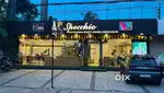 Vacuncy available salon Ladise Recpitionit room and food available