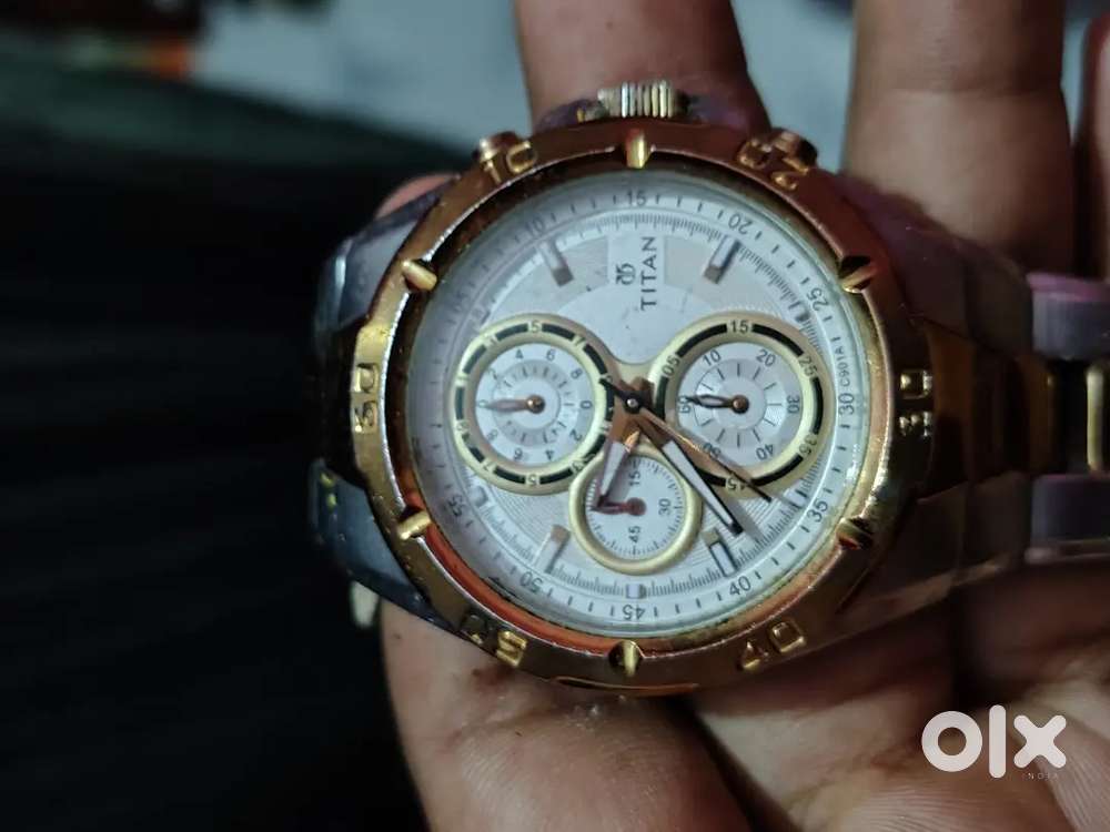 Titan Men Silver-Toned Dial Watch NE9308KM01J