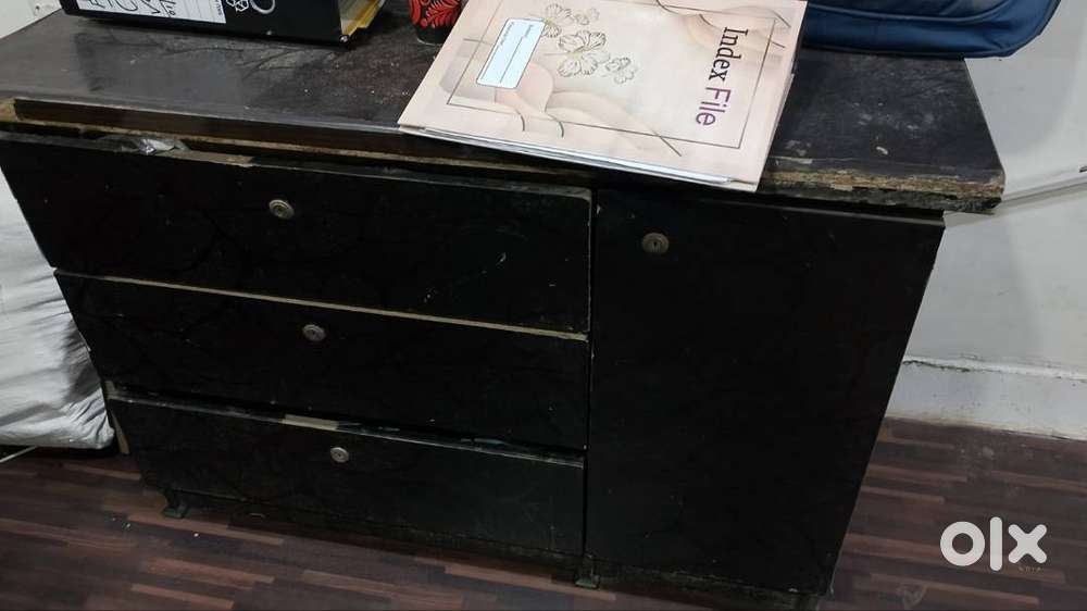 COMPUTER TABLE WITH RACK