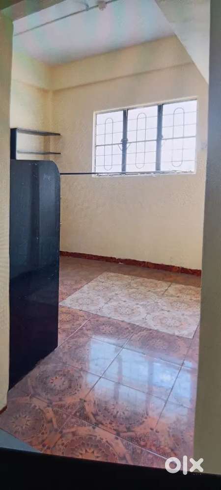 Need 2 female flat mates.