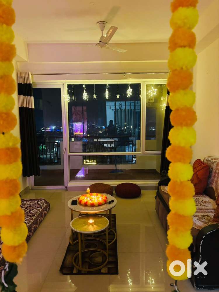 Looking for a working single girl in a Pre occupied 3 bhk