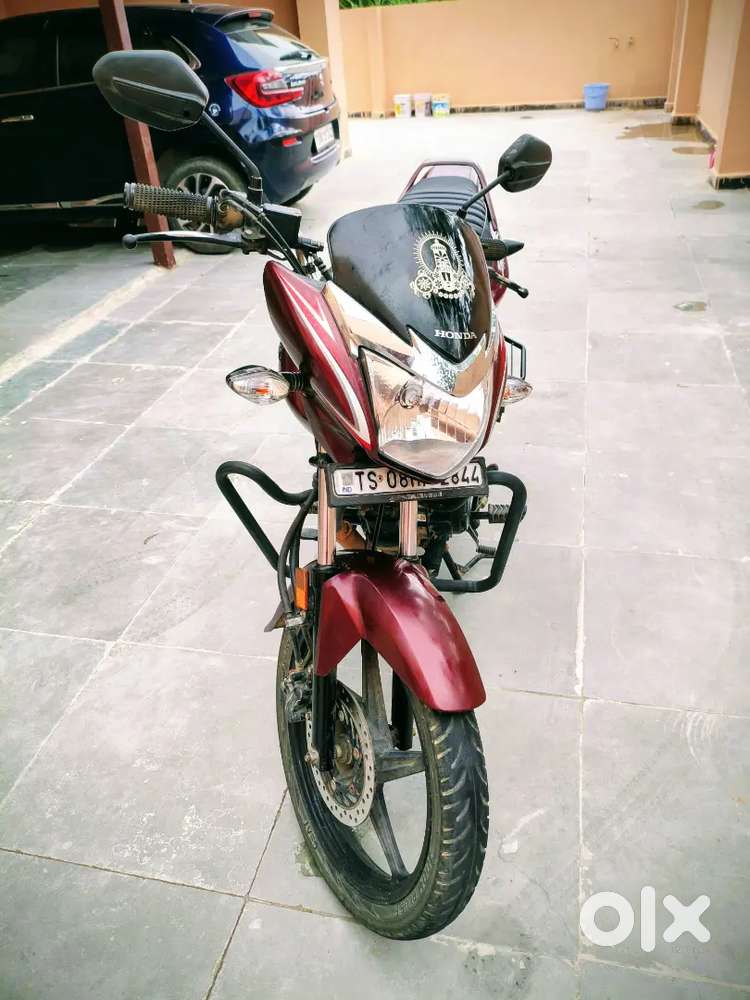 Maroon colour Bs6 honda shine for sale