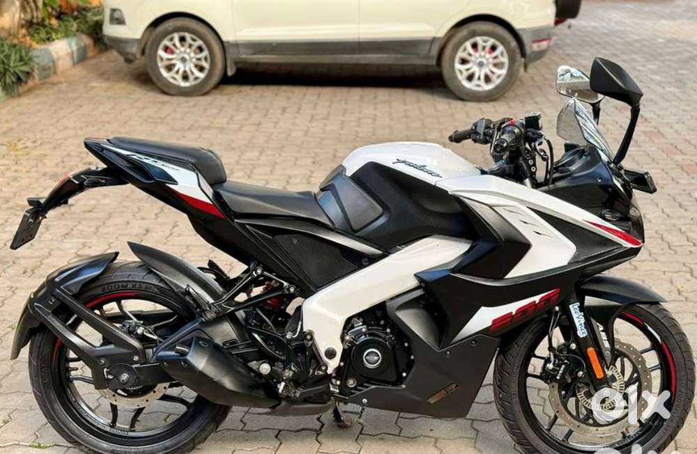 Rs200 (3rd) owner in mint condition