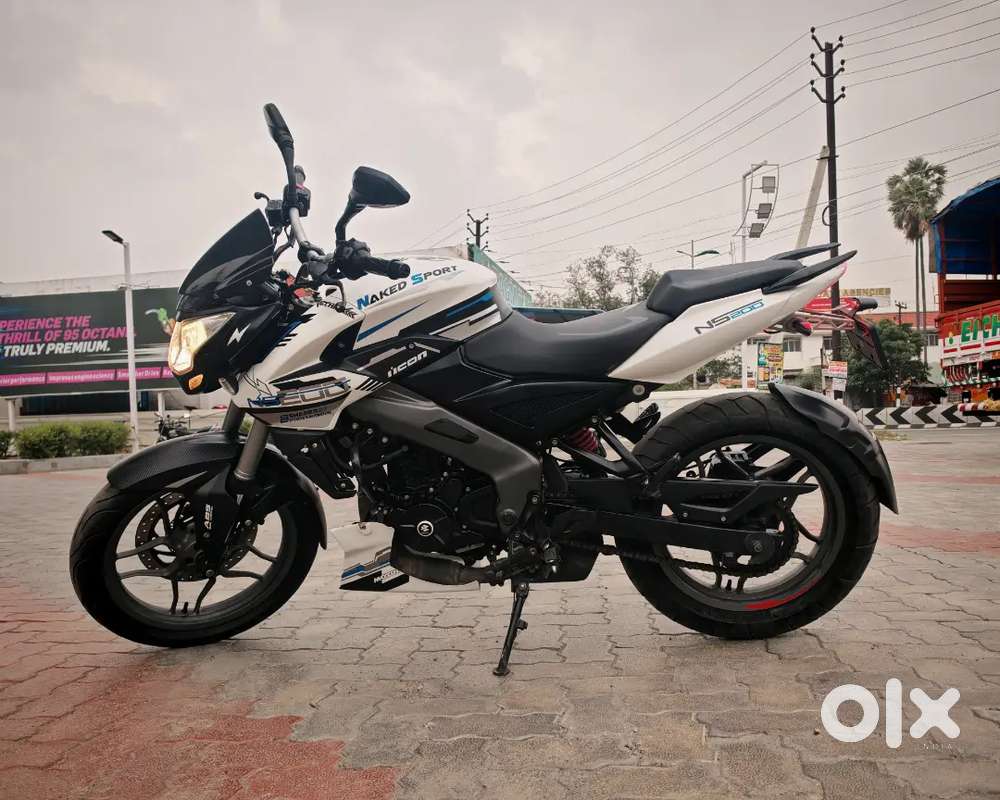 Bajaj Pulsar NS 200 2023 White