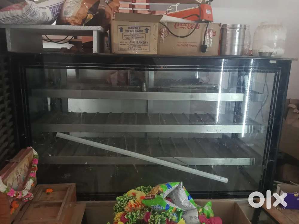 Showcase glass counter