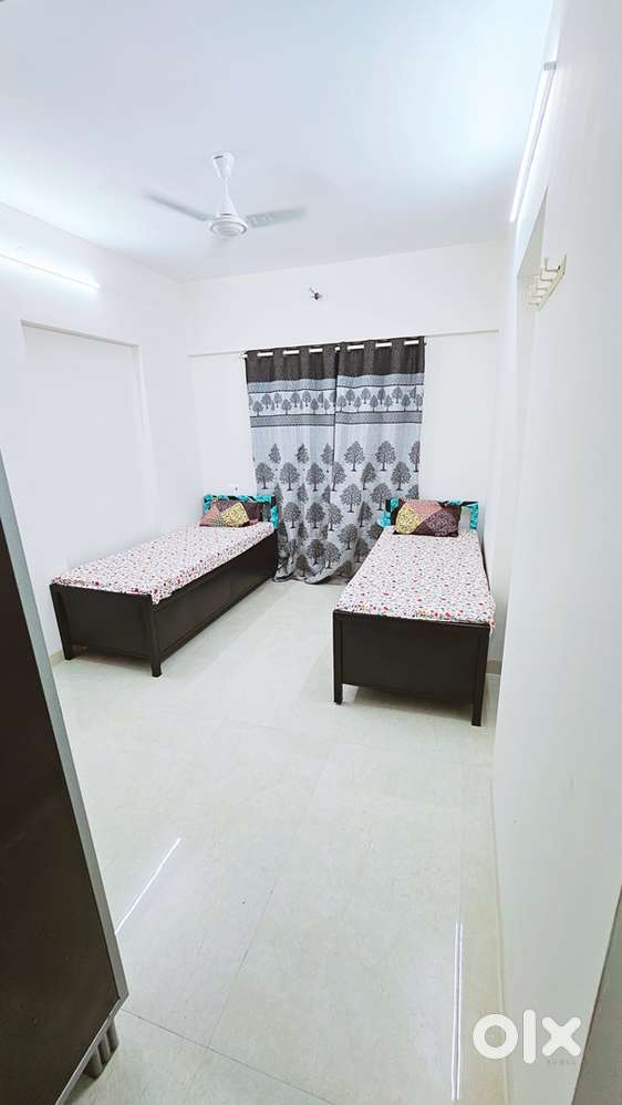 Female pg Andheri West near mac Donals walking full furnished