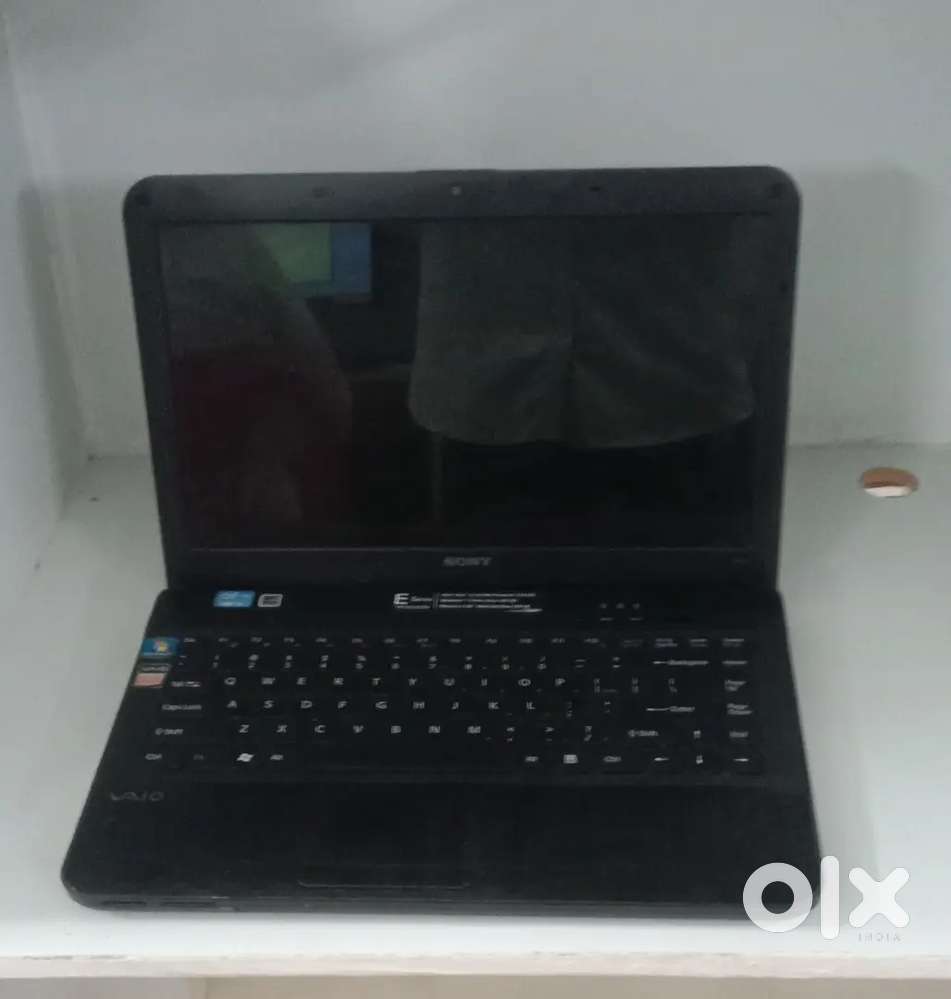 Sony company ka laptop hai urgent sell paise ki problem hai...