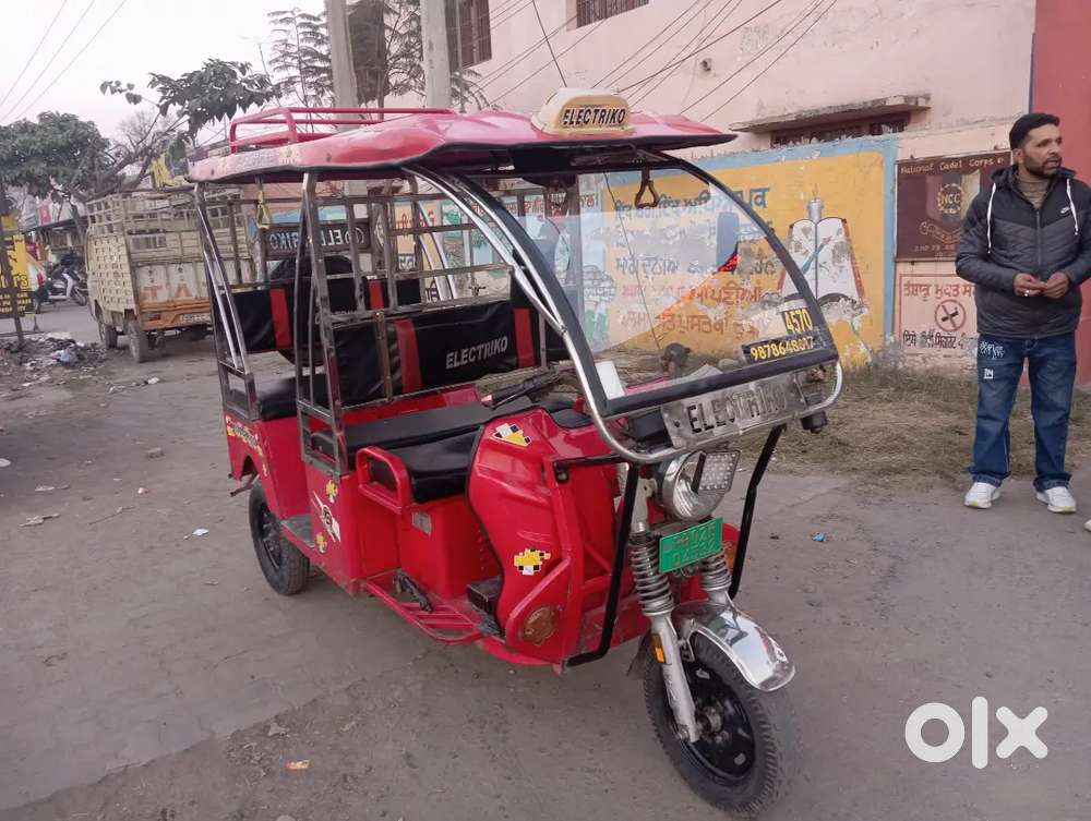 Good condition Battery Rickshaw  new 4 battery  set under warranty