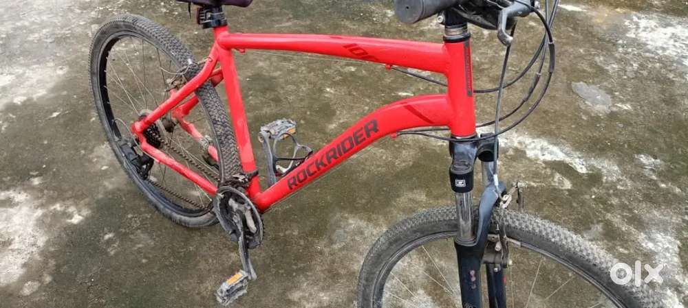 Very good condition cycle with helmet & mudguard