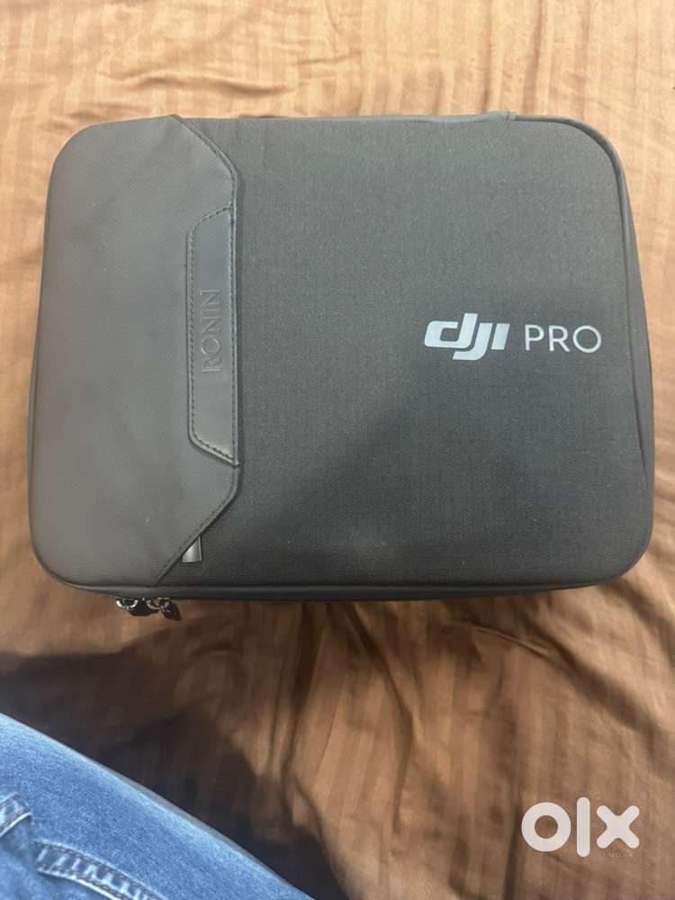 DJI RS 4 Pro Gimbal Stabilizer Combo