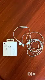Apple Earpods (Lightning Connector)
