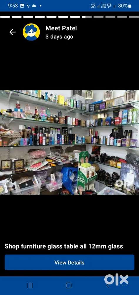 गिफ्ट सेंटर  फर्निचर विकणे आहे