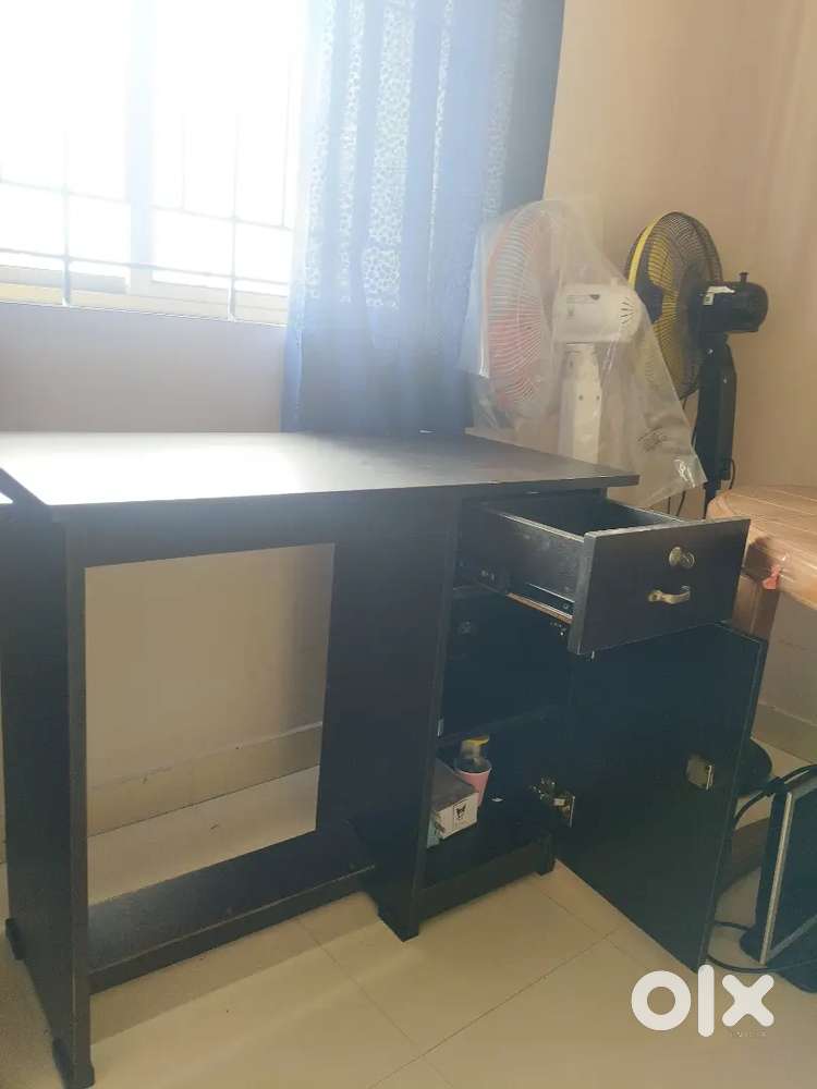 Study table / computer table