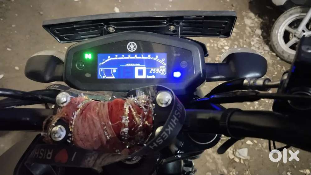 Gadi new condition hai bilkul new gadi leni hai isliye sell kar ra hu