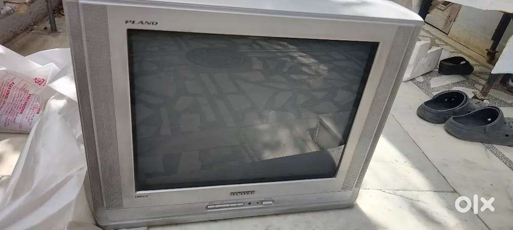 Samsung plano color television