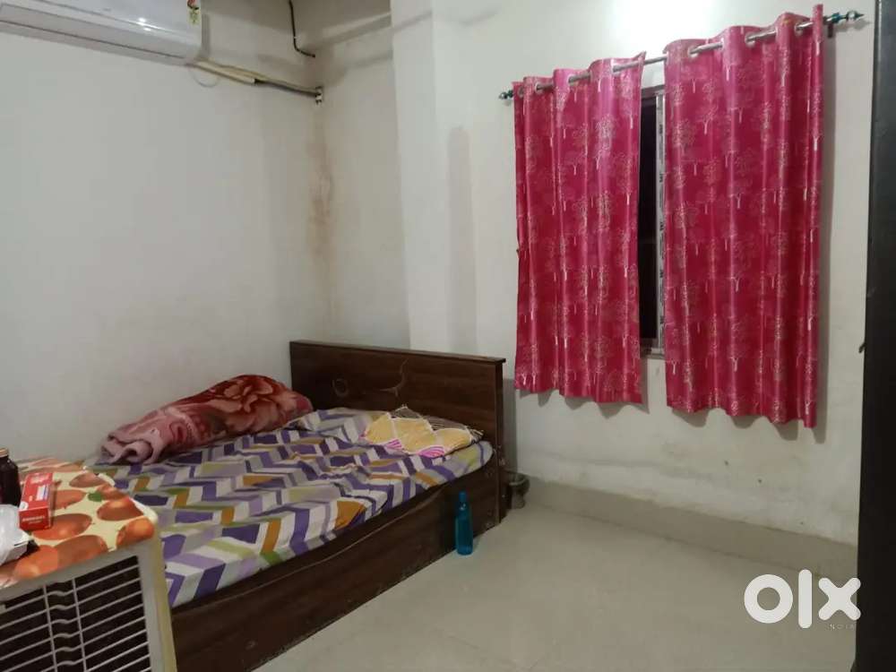 2 bhk semi furnished flat without brokerage