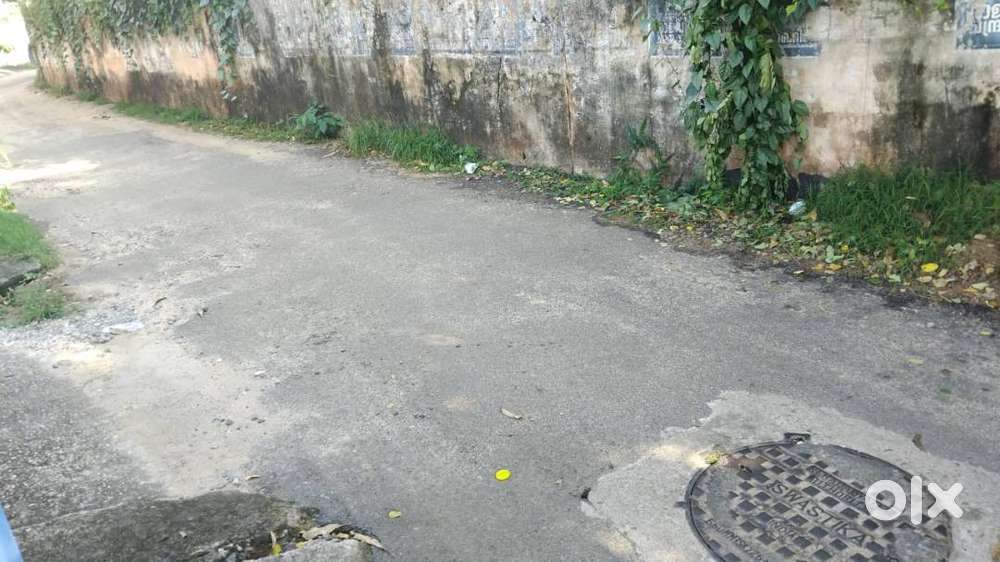 6 CENTS LAND FOR SALE LORRY ACCESS PLOT . NEAR TO MAIN ROAD .