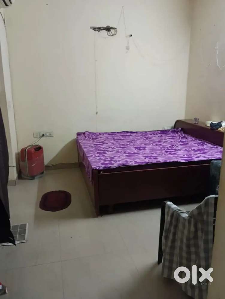 24 hours female House maid