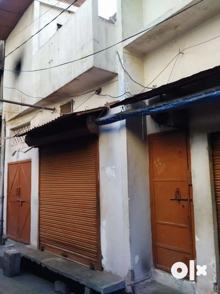 A house is for sale at Bade Halwai Gali Chandausi