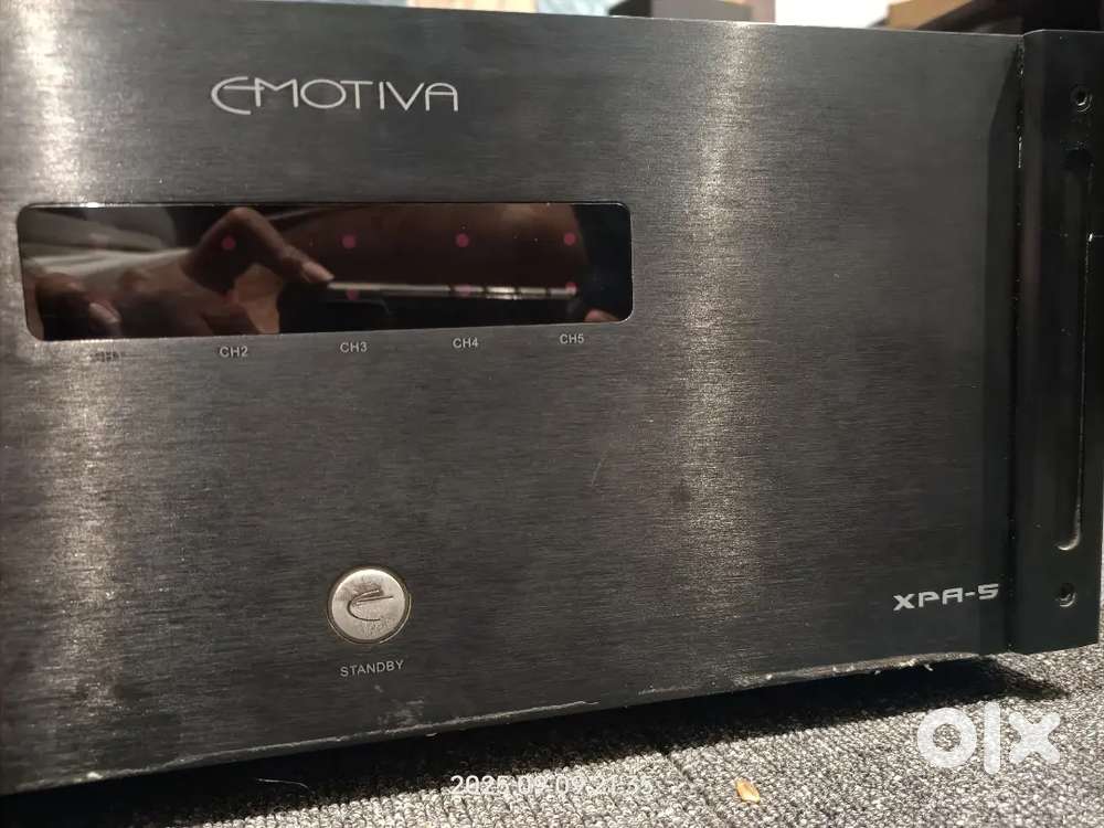 Emotiva 5 channel 300 @ 8 Ohms power amplifier XPA-5 Gen1 weight 35 Kg