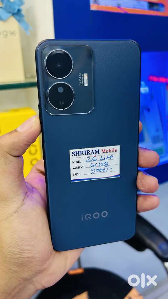 Sabhi phone ka price alag alag h to bewkuf type massage na kare