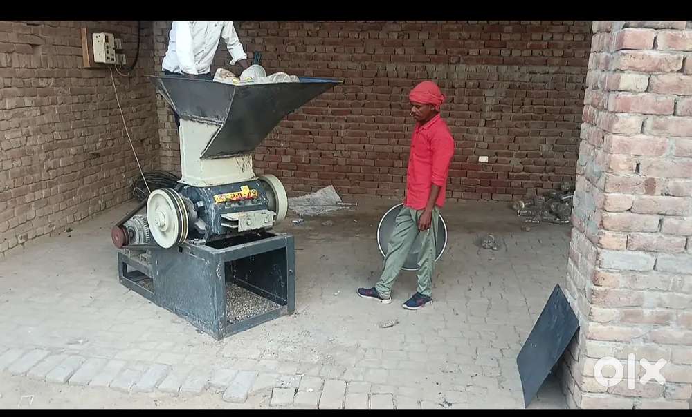 PLASTIC SCRAP GRINDER MACHINE