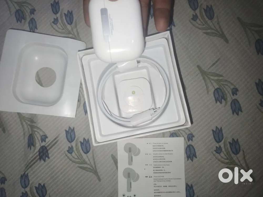 This is a orginal apple buds only sell 5000 thoused rupees