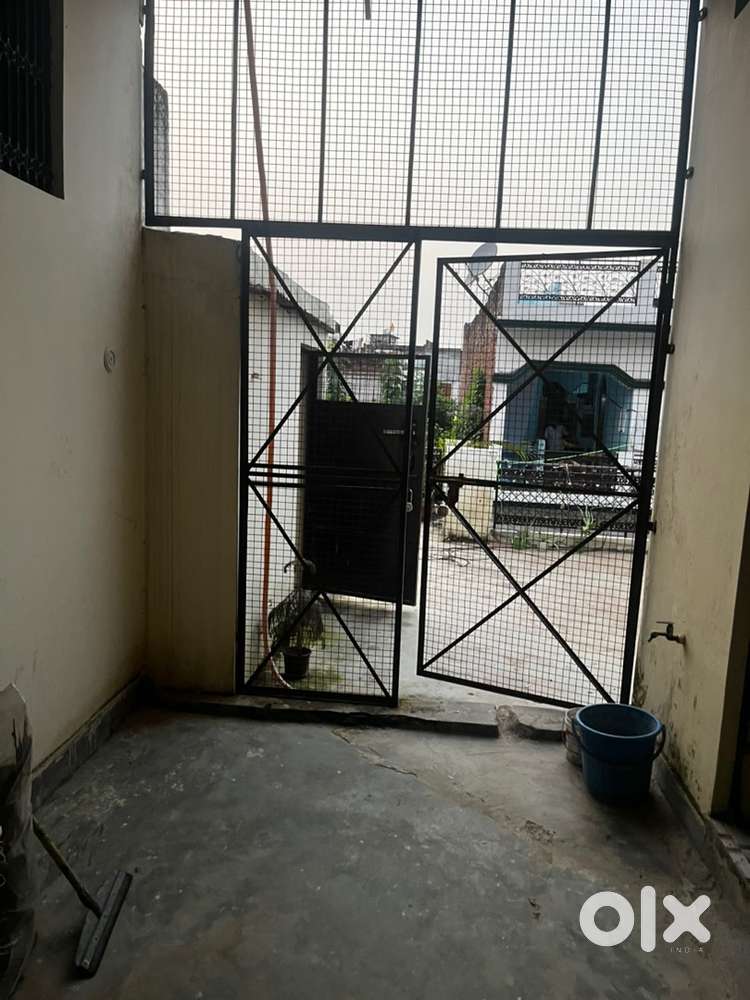 2BHK FLOOR IN A VILLA FOR FAMILY JOB CLASS OR STUDENTS