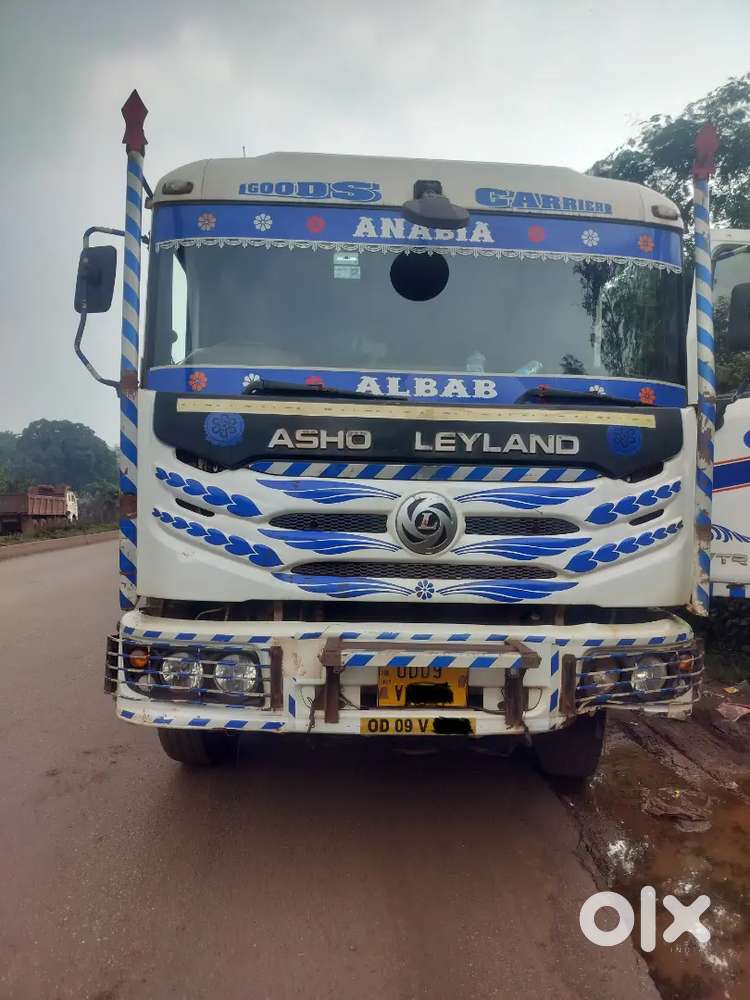 Ashok Leyland 4825 Hyva 16 wheeler