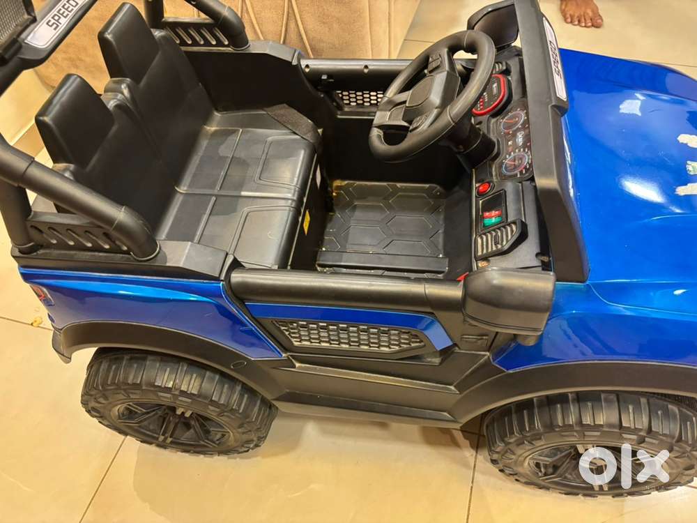 Kids jeep Blue