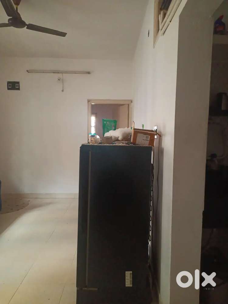 2Bhk in 1 Room. We want split rent. Urngency.