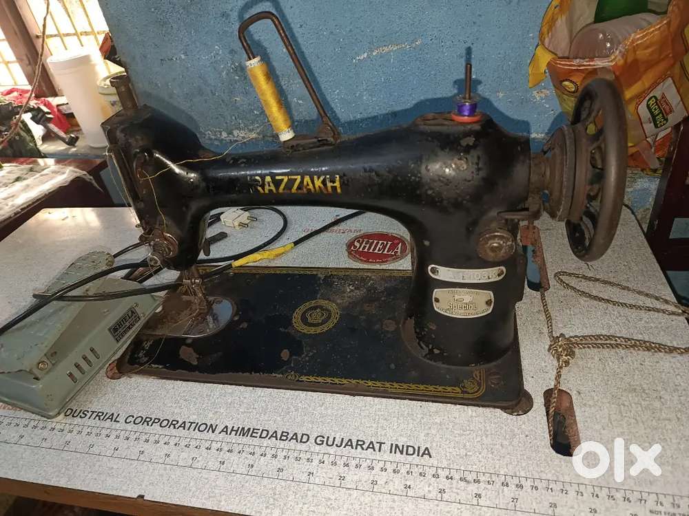 Sewing machine with motor