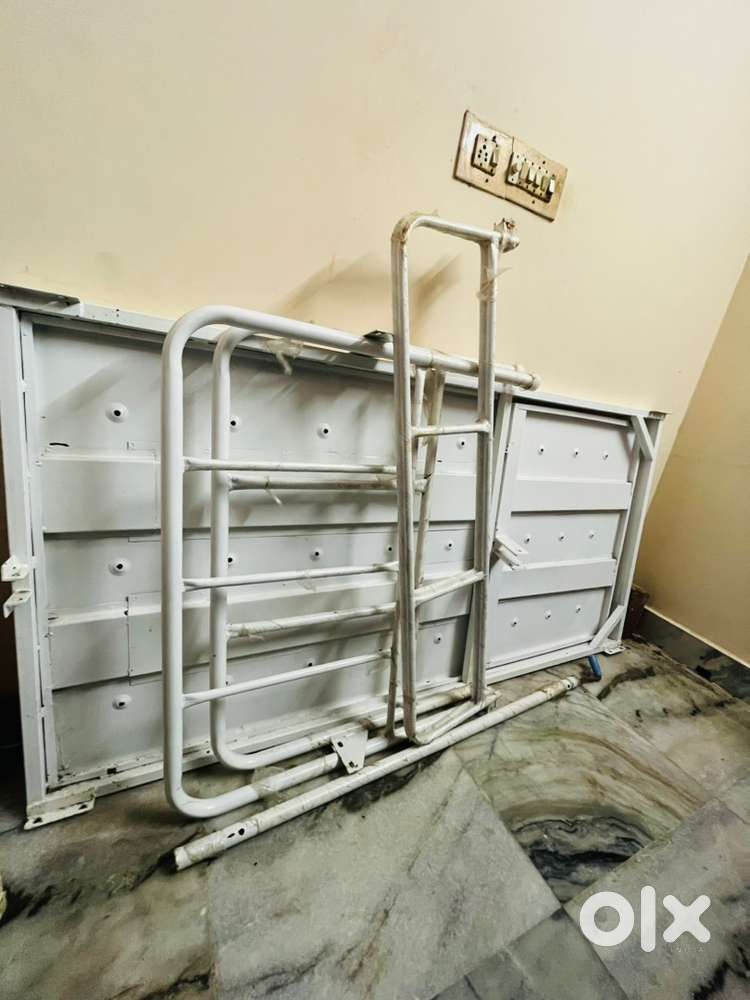 Hospital Iron Bed With Mattress
