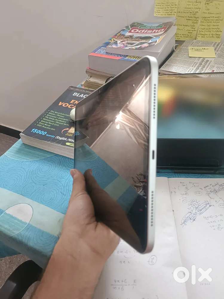 1 month Old(with Bill Box And Charger)Apple Ipad 11th Gen A16