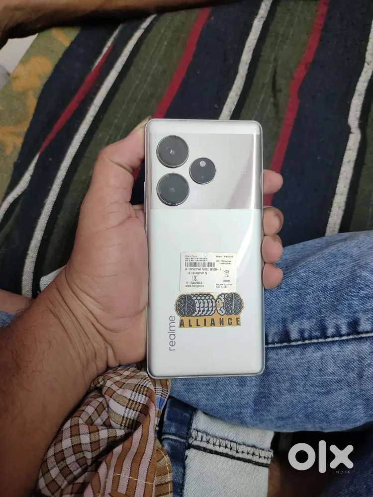 REALME GT 6