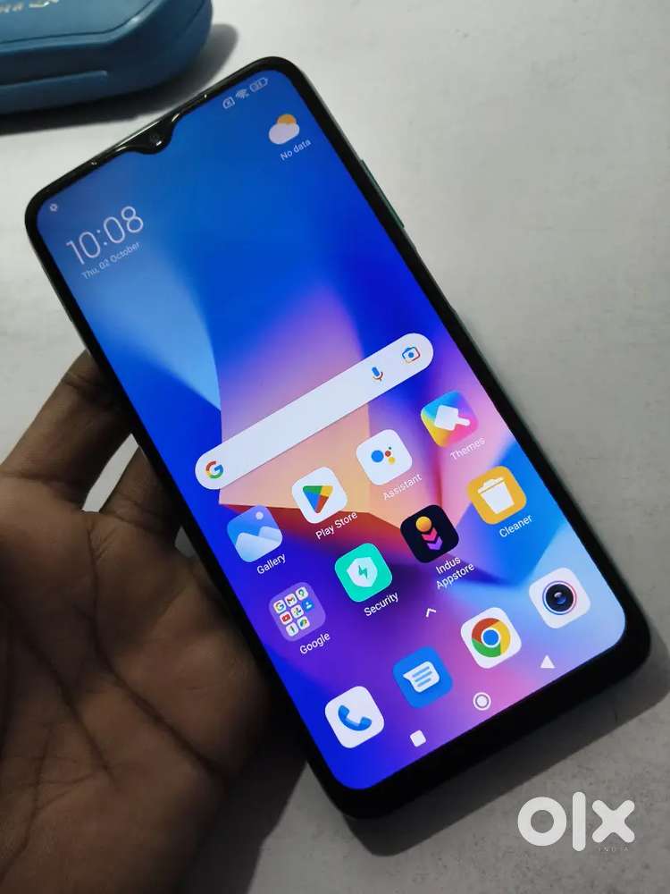 1 year old only , no damage ,no scratches , all equipment original