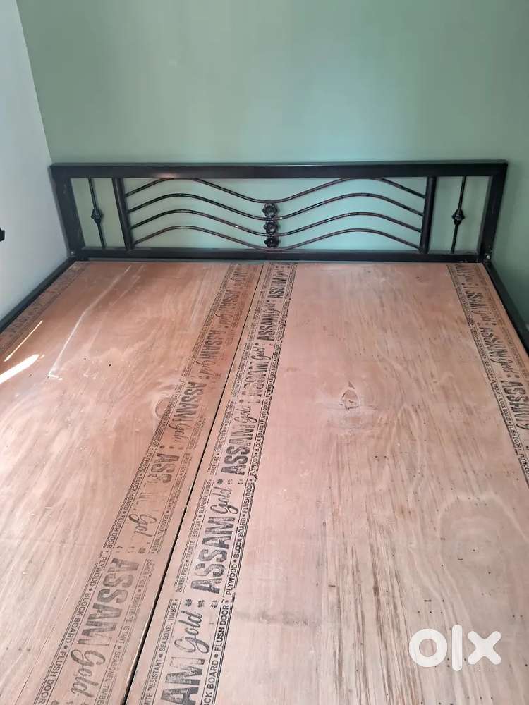 Double Size Bed - Shapoorji