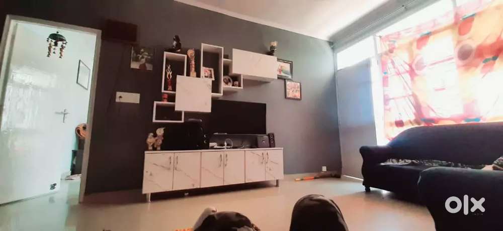 1 BHak flat available for sale