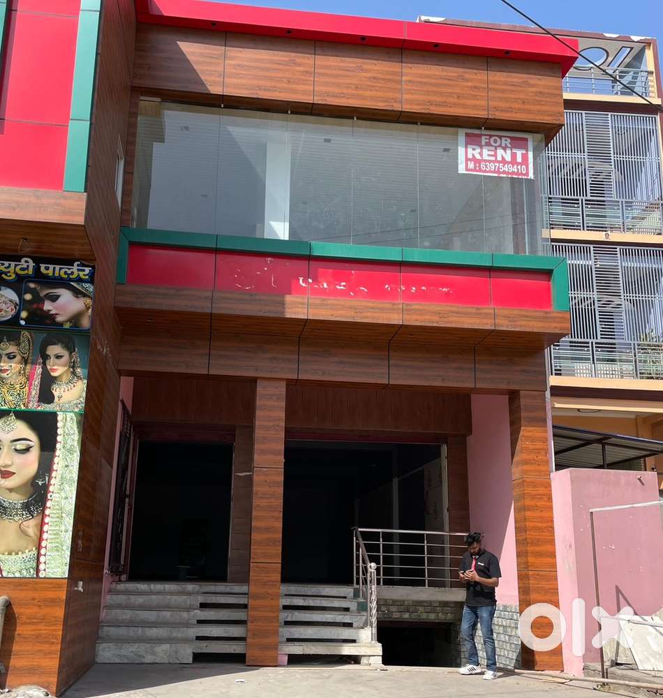 Commercial Space hall for rent main market