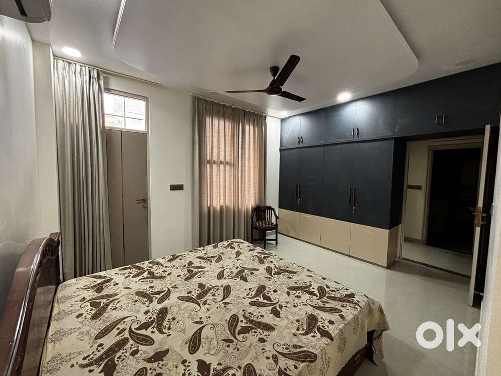 Female Social Media promoter