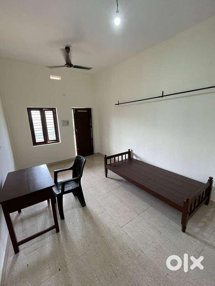 Furnished Rooms in Manjeri