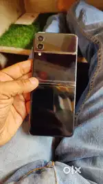 Samsung galaxy z flip3 inner display half working green line hai ek