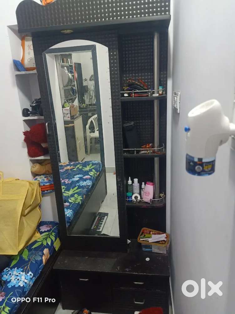 Dressing table