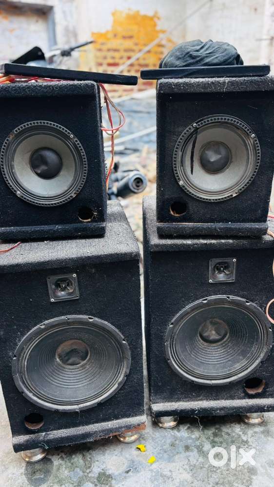 Base + speaker with amplifier