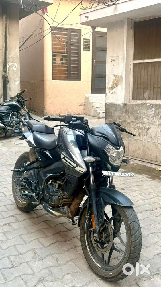 Selling my Pulsar NS 125 (2022 model) in fair condition. Got new tyres