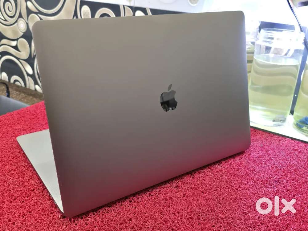 Apple Macbook Pro i7/16/256gb SSD 5.5gb Graphics 15inch Retina Display