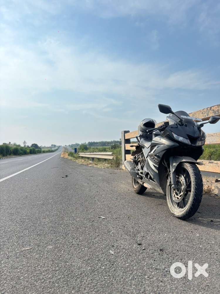 Yamaha R15 V3 (black)