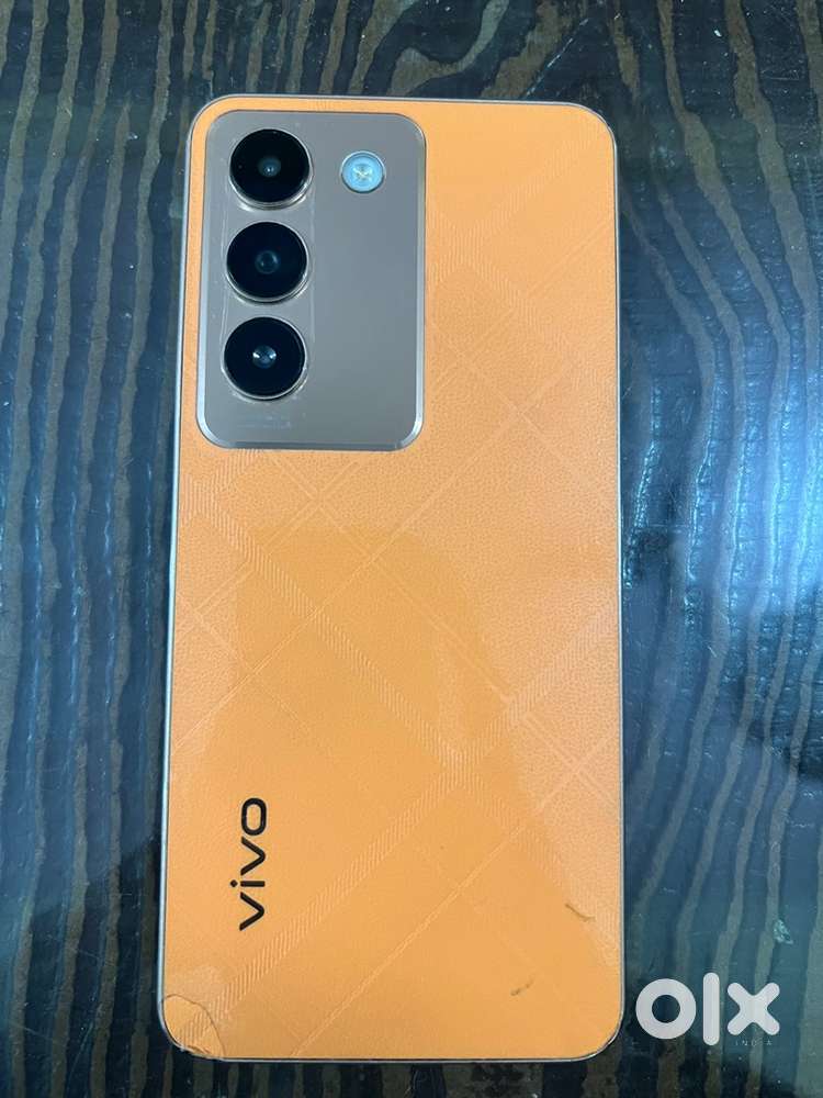 Vivo y 200e 12gb ram 128 1 year old