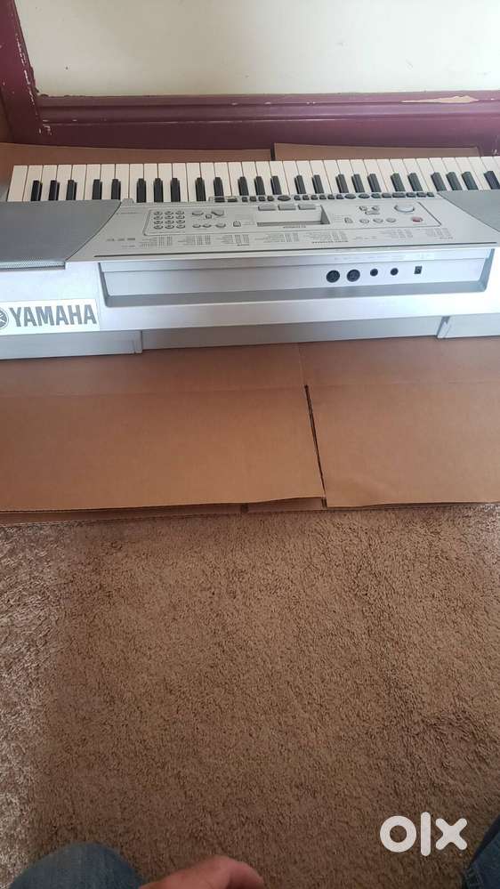 Like new Yamaha PSR-450 Keyboard 61 key