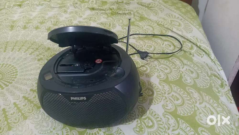 CD PLAYER, PHILIPS 5 IN ONE SPEAKER, OLD CASSETE PLAYER